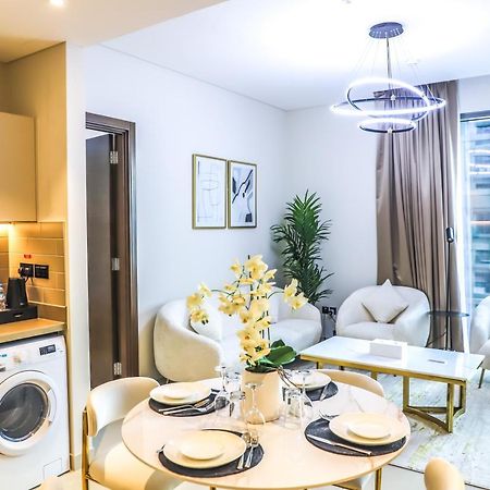 Stay Mindblowing 2 Bedroom Holiday Home With Close View Of Burj Khalifa Dubai Exterior foto