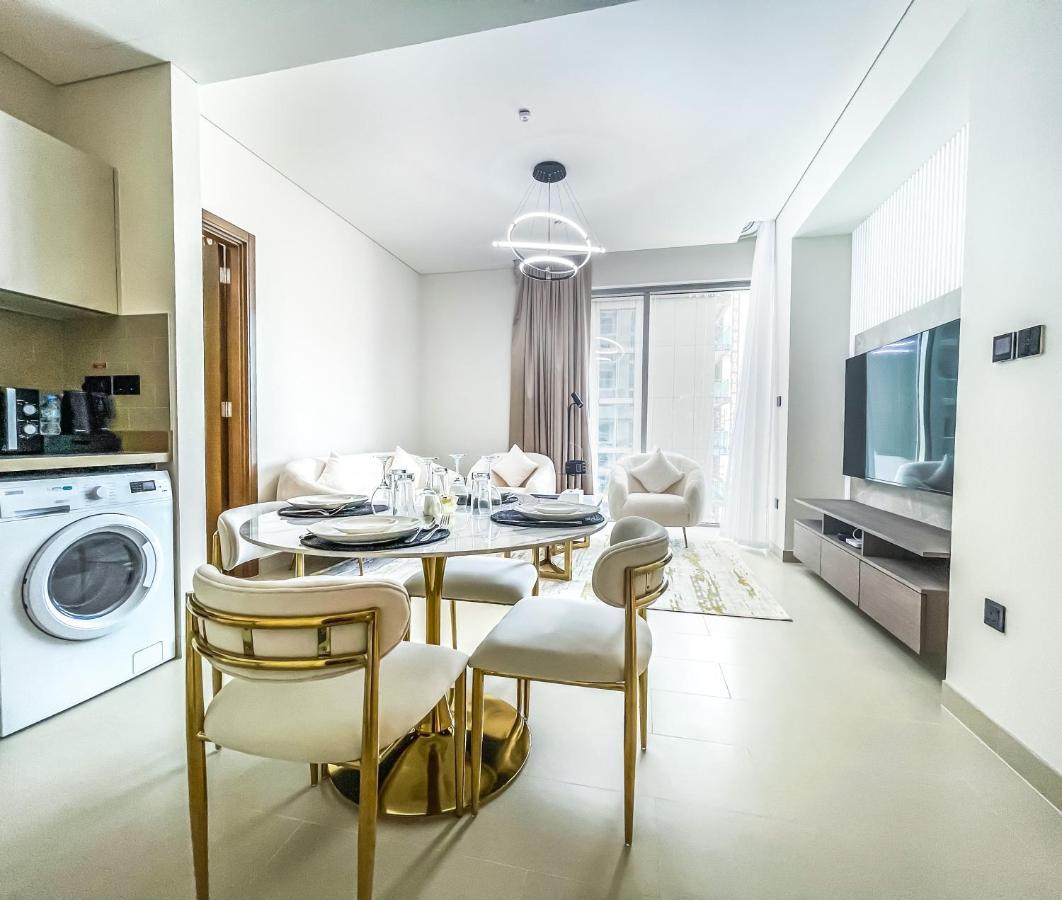 Stay Mindblowing 2 Bedroom Holiday Home With Close View Of Burj Khalifa Dubai Exterior foto