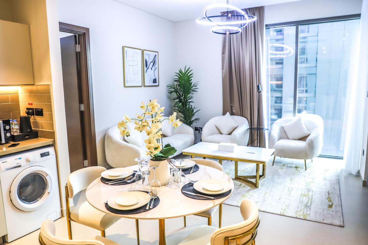 Stay Mindblowing 2 Bedroom Holiday Home With Close View Of Burj Khalifa Dubai Exterior foto
