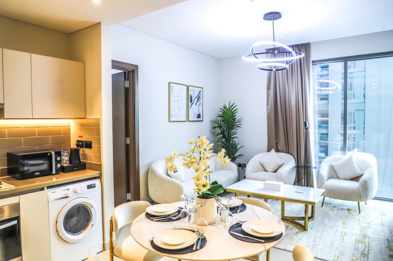 Stay Mindblowing 2 Bedroom Holiday Home With Close View Of Burj Khalifa Dubai Exterior foto